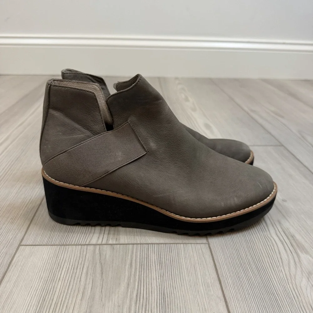 Eileen Fisher Lark Leather Low Wedge Chelsea Boots In Graphite‎ Taupe Sz 8.5